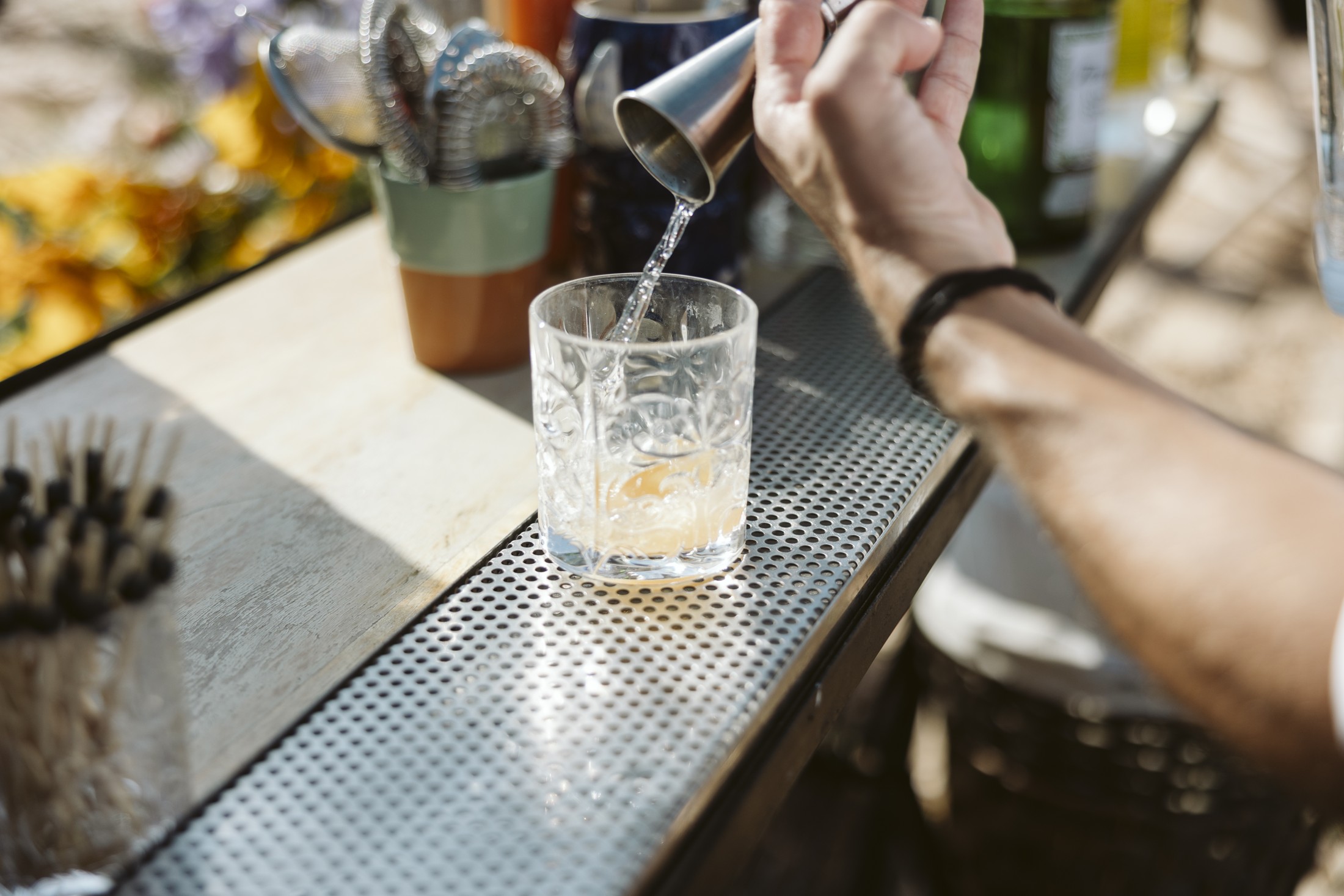 A cocktail being poured during the wedding aperitivo
